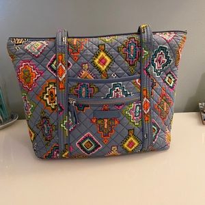 Vera Bradley tote in excellent condition!